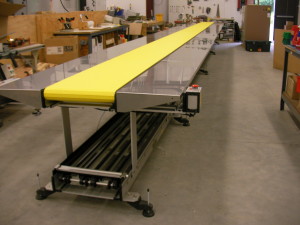 Recessed conveyor with stainless shelving and return conveyor