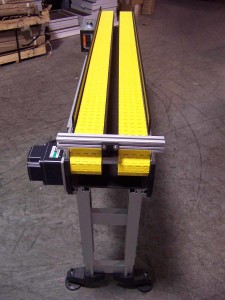 Center open split lane conveyor
