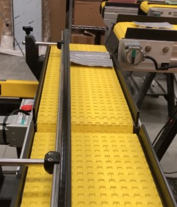 adjustable conveyor system guide rail