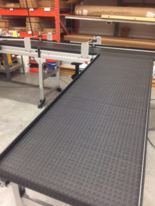 90 degree turn wide conveyor with lane dividers