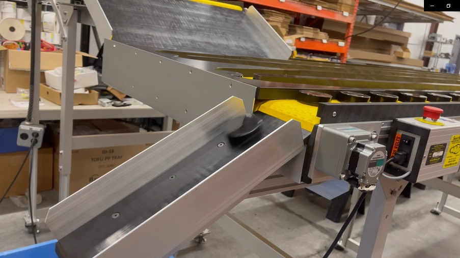 accumulating carousel conveyors by Smartmove