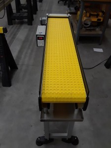 accumulation conveyor with drip pan