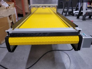 conveyor cooling tunnel with anti static bar