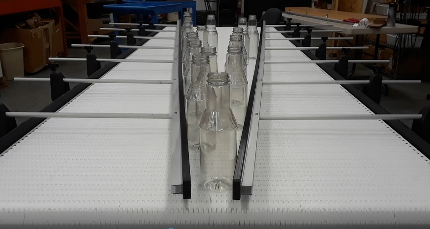 packaging-singulation-conveyor-bottles
