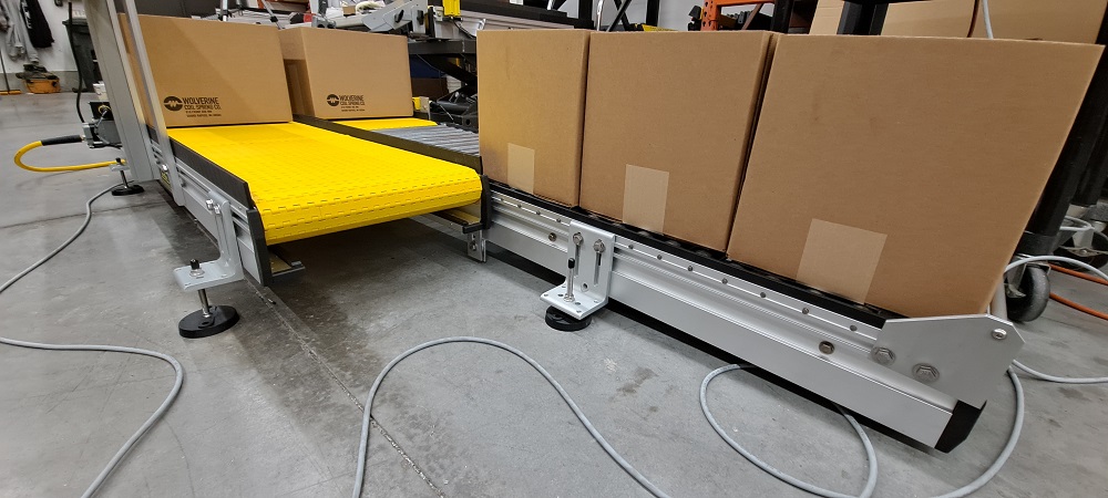 takeaway outfeed conveyor for packaging orders