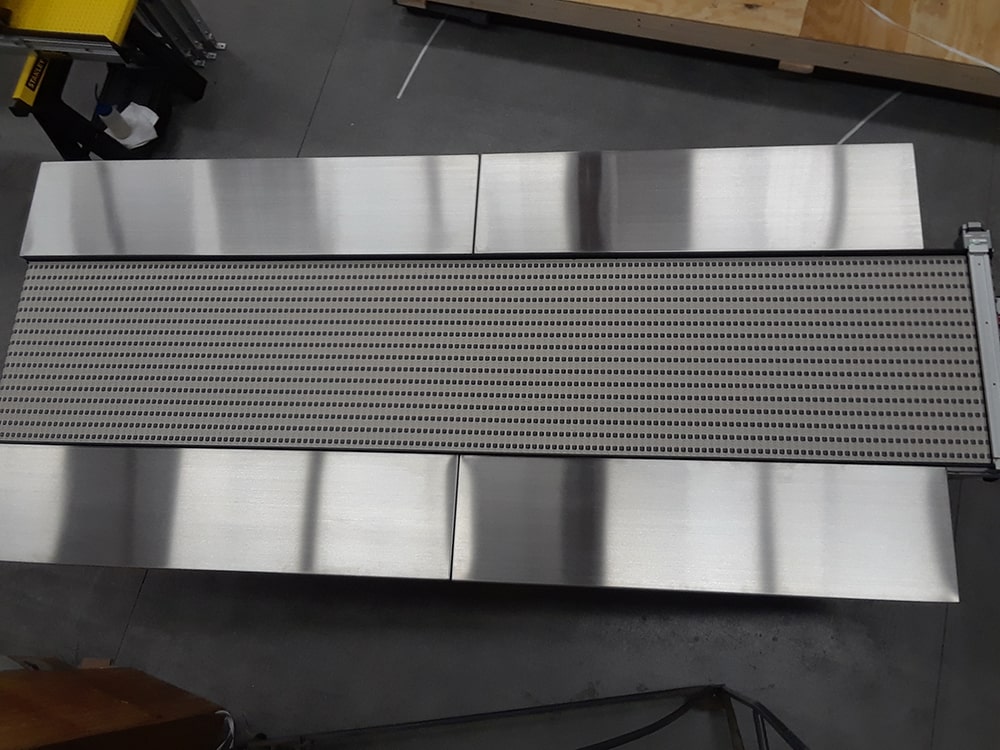 work-surface-recessed-belting-stainless-conveyor-min