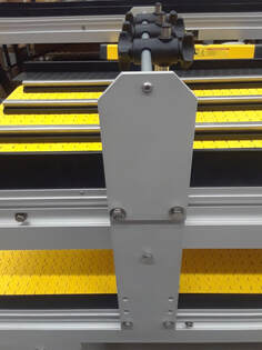 multi-lane robotic conveyor