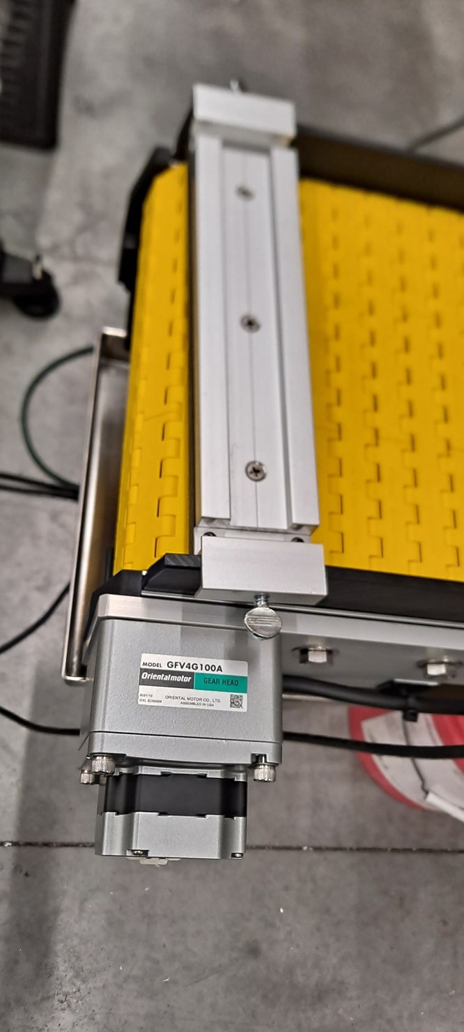end stop plate on accumulation conveyor