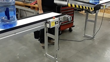 438) long line modular conveyor with gate