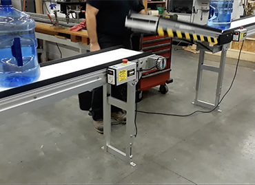 438) long line modular conveyor with gate